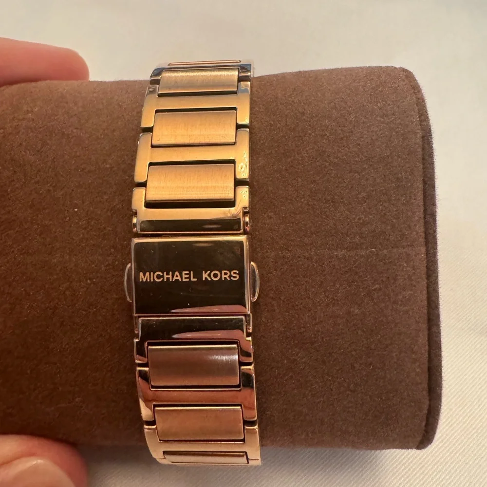 Michael Kors Woman’s Watch - Picture 4 of 4